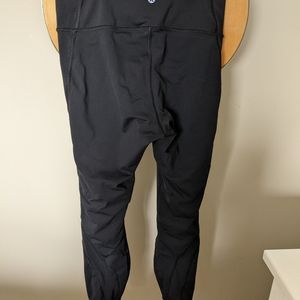 Size 8 Lululemon high rise tights - Black